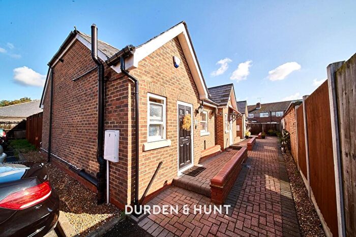 1 Bedroom Semi-Detached Bungalow To Rent In High Street, Waltham Cross, EN8