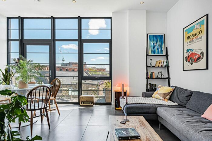 1 Bedroom Apartment For Sale In Powis Street, London, SE18