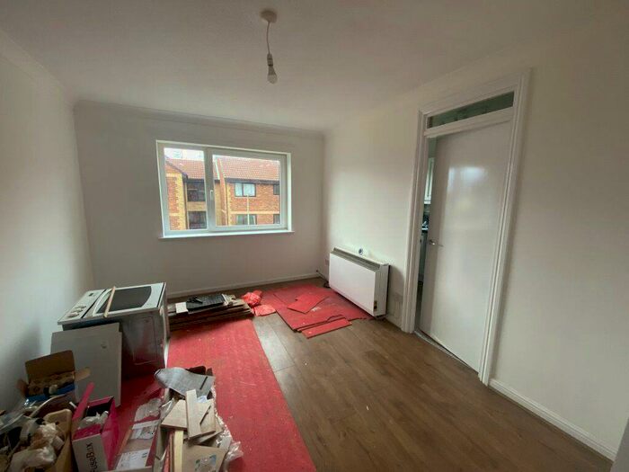 1 Bedroom Flat To Rent In Priory Court-Southend Online Enquiries Only, SS2