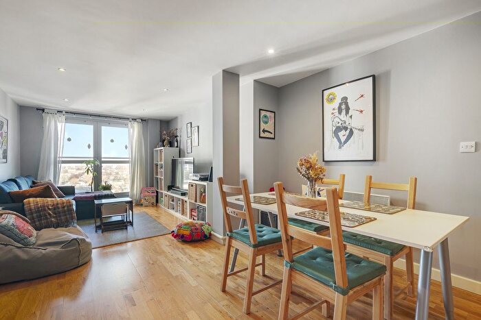 2 Bedroom Flat For Sale In Balmes Road, London, N1