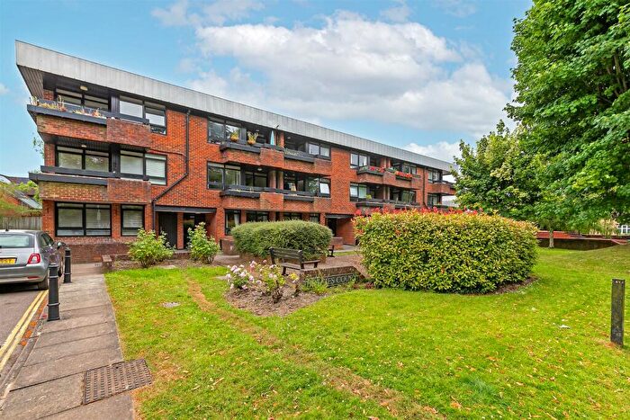 2 Bedroom Flat To Rent In Holmes CourtCarlisle AvenueSt AlbansHertfordshire, AL3