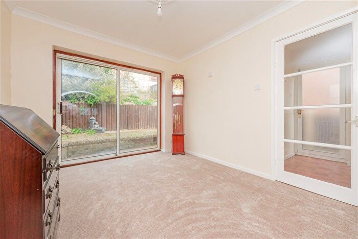 3 Bedroom Semi-Detached House For Sale In Station Road, Greenhithe, Kent, DA9