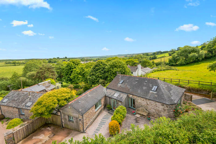 3 Bedroom Unique Property For Sale In Near Bigbury, South Devon, TQ7