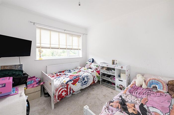 3 Bedroom Semi-Detached House For Sale In Wroxham Way, Harpenden, AL5