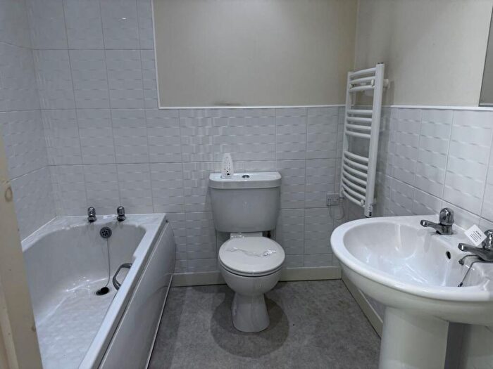 2 Bedroom Apartment For Sale In Apartment Anchorpoint, Bramall Lane, Sheffield, South Yorkshire, S2