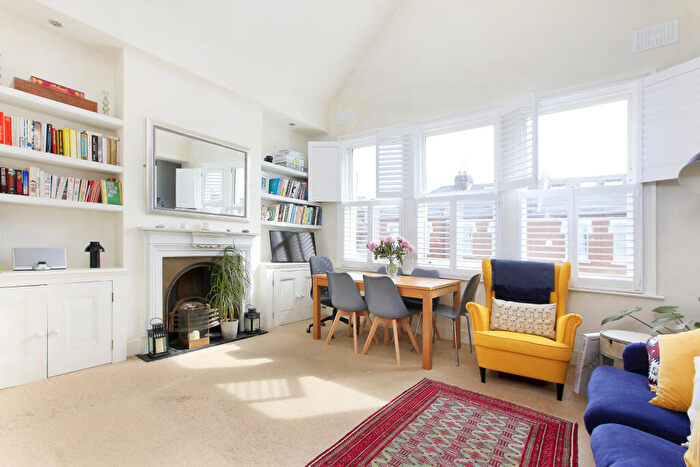 2 Bedroom Maisonette To Rent In Blandfield Road, Clapham South, London, SW12