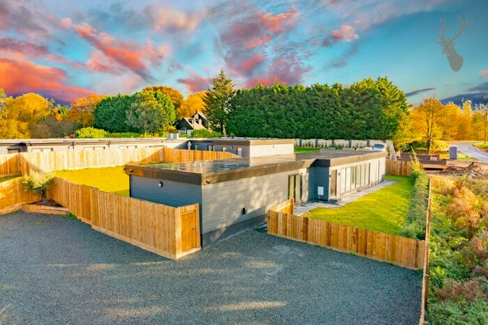 3 Bedroom Bungalow To Rent In Tawney Lane, Stapleford Tawney, RM4