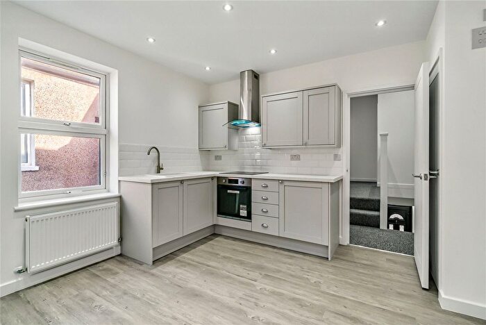 3 Bedroom Maisonette For Sale In Leverson Street, Furzedown, SW16