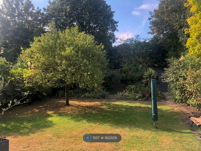 3 Bedroom End Of Terrace House To Rent In London, London, SE12