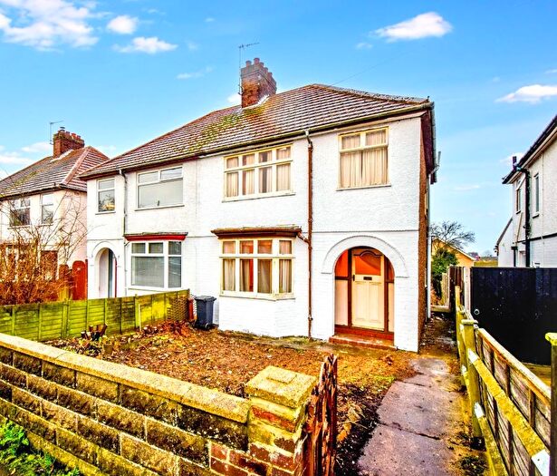 3 Bedroom Semi Detached House For Sale In Oulton Road, Lowestoft, NR32