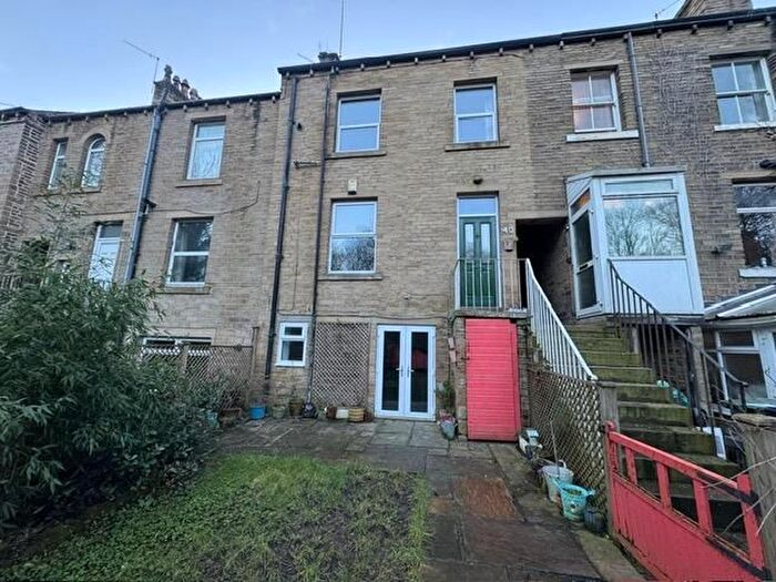 2 Bedroom Property To Rent In Norman Road, Birkby, Huddersfield, HD2