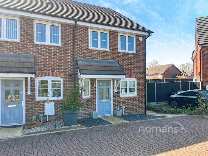 2 Bedroom End Of Terrace House For Sale In Little Acres Place, Badshot Lea, Farnham, GU9