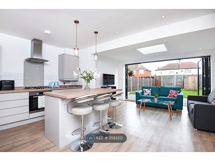 4 Bedroom Semi-Detached House To Rent In Fleming Mead, Mitcham, CR4