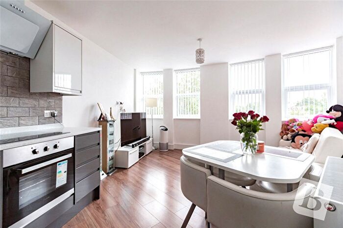 2 Bedroom Flat To Rent In Verve Apartments, Mercury Gardens, Romford, RM1