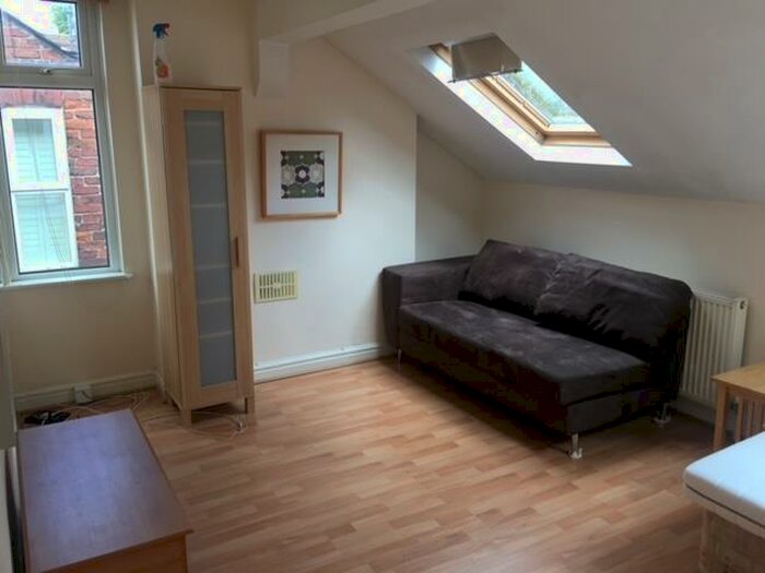 Studio To Rent In Northen Grove, Manchester, M20