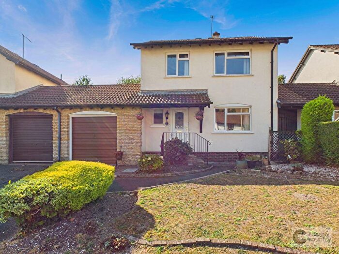 4 Bedroom Link Detached House For Sale In The Churchills, Newton Abbot, TQ12