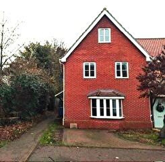 4 Bedroom Semi Detached House To Rent In Ballingdon Gardens, Sudbury, Suffolk, CO10