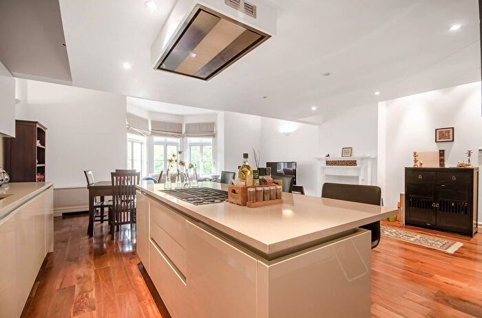 3 Bedroom Flat To Rent In Wimbledon Park Side, Wimbledon Common, London, SW19