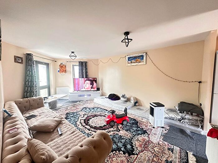 2 Bedroom Flat To Rent In Page Road, TW14