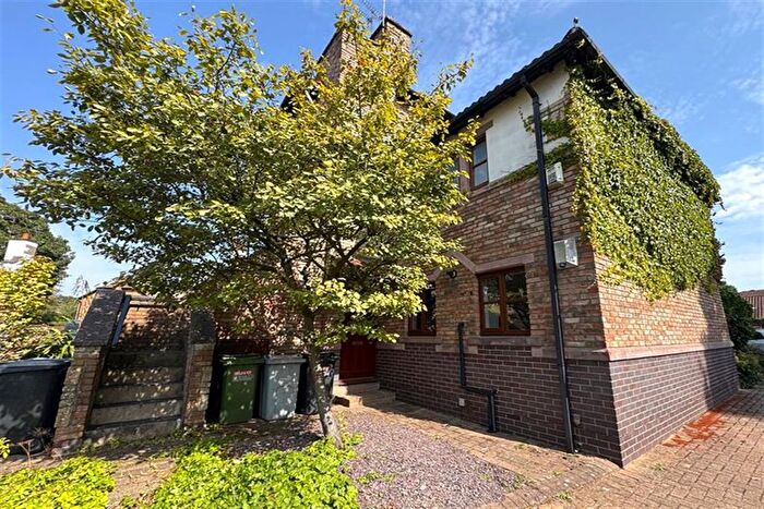 2 Bedroom Flat To Rent In Balmoral Close, Knutsford, WA16