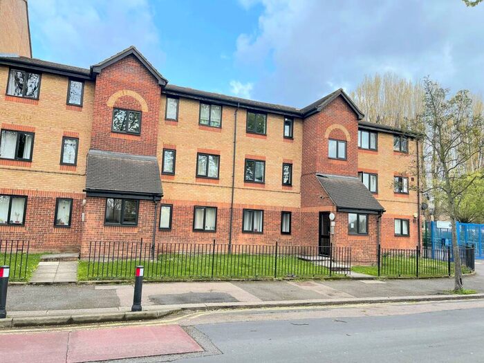 1 Bedroom Farm House To Rent In Viking Place, Leyton, E10