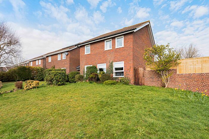 4 Bedroom Link Detached House For Sale In Moggs Mead, Petersfield, Hampshire, GU31