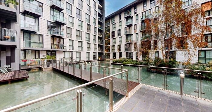 2 Bedroom Flat To Rent In Times Square, London, E1