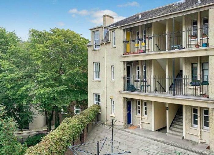 1 Bedroom Flat To Rent In Heriot Bridge, Central, Edinburgh, EH1