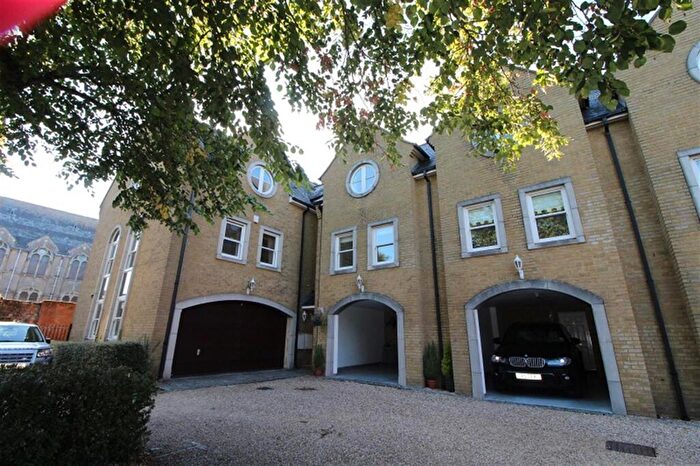 3 Bedroom Flat To Rent In Millhams Street, Christchurch, BH23