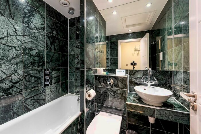 1 Bedroom Flat To Rent In Earls Court, Earls Court, London, SW5