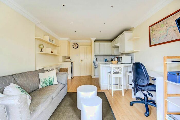 1 Bedroom Flat For Sale In Philbeach Gardens, Earls Court, London, SW5