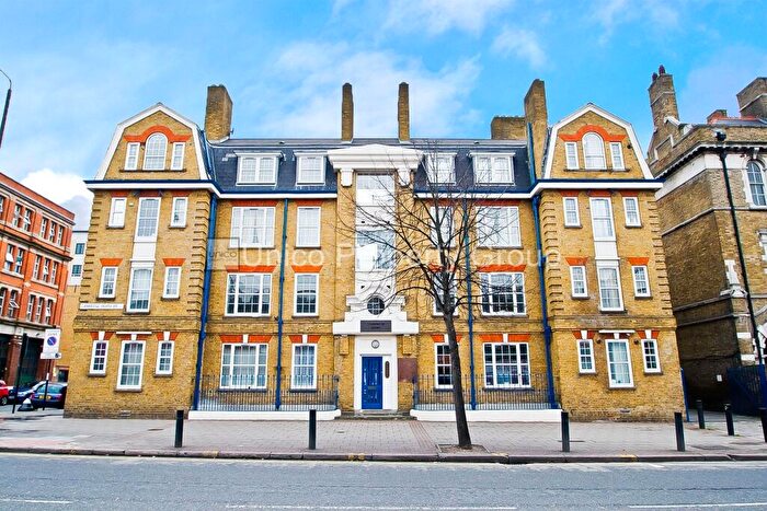 2 Bedroom Flat To Rent In Cambridge Court, Cambridge Heath Road, London, E2