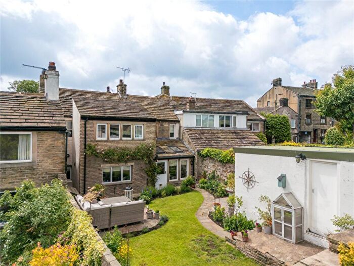 3 Bedroom Garage / Parking For Sale In Towngate, Upperthong, Holmfirth, HD9