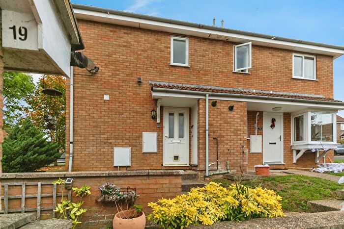 2 Bedroom Detached House For Sale In Beaver Close, St. Neots, Cambridgeshire, PE19