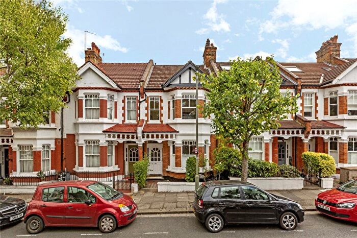 3 Bedroom Flat To Rent In Bowood Road, London, SW11