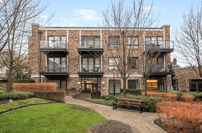 1 Bedroom Flat For Sale In Palladian Gardens, London, W4