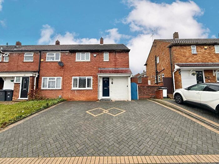 3 Bedroom End Of Terrace House For Sale In Catsbrook Road, Runfold, Luton, Bedfordshire, LU3
