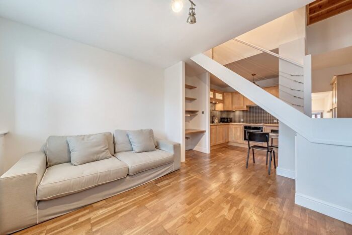 2 Bedroom Detached House To Rent In Wellmeadow Road, London, SE6