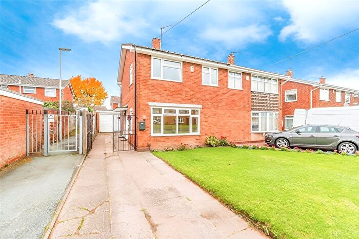 3 Bedroom Semi-Detached House To Rent In Breydon Grove, Willenhall, West Midlands, WV13
