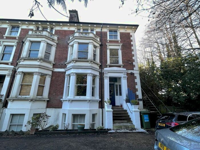 Studio To Rent In Montacute Gardens, Tunbridge Wells, Kent, TN4