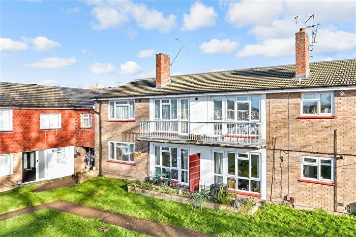 2 Bedroom Flat For Sale In Long Walk, Epsom, Surrey, KT18