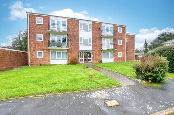 2 Bedroom Apartment For Sale In Waterloo Road, Southampton, Hampshire, SO15