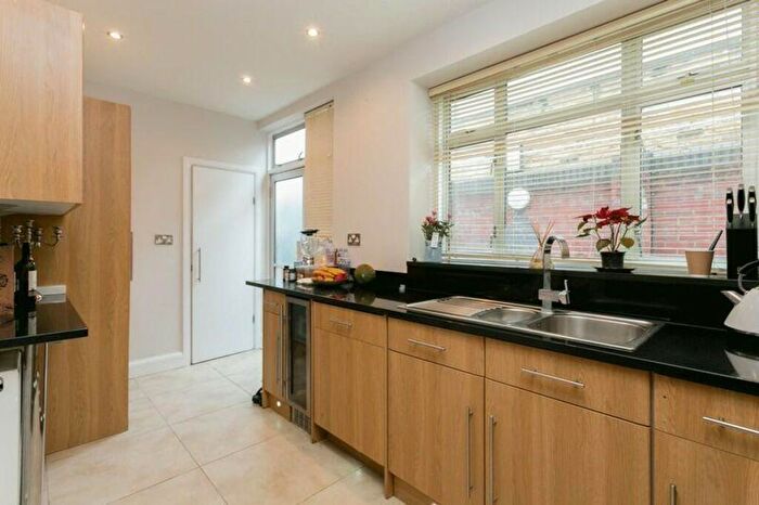 4 Bedroom Semi-Detached House To Rent In Bourne Avenue, Southgate, N14