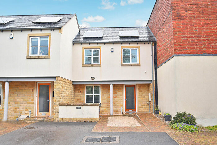 3 Bedroom Town House To Rent In York Place Mews, Harrogate, HG1