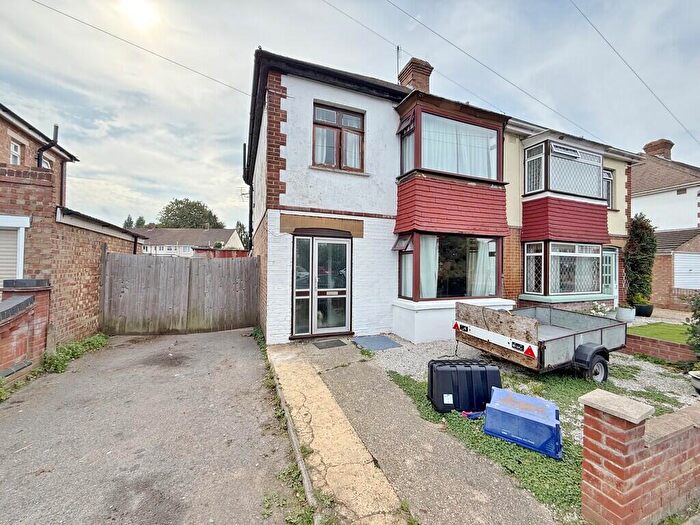 3 Bedroom Semi-Detached House For Sale In Old Manor Way, Drayton, PO6