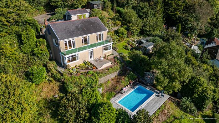 3 Bedroom Detached House For Sale In Burry Port Carmarthenshire, SA16