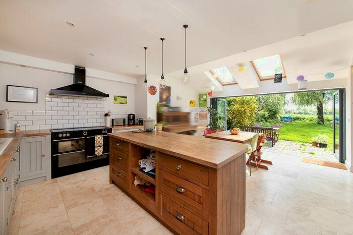 5 Bedroom Semi-Detached House To Rent In High Street, Culham, OX14