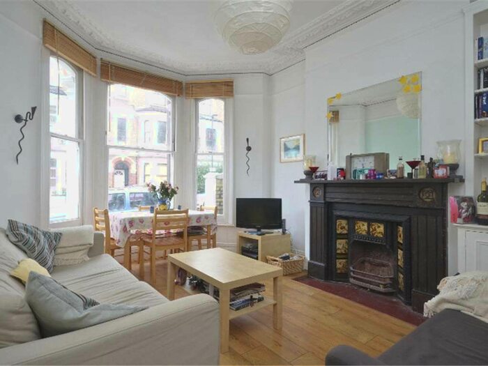 2 Bedroom Flat To Rent In Tregothnan Road, London, SW9