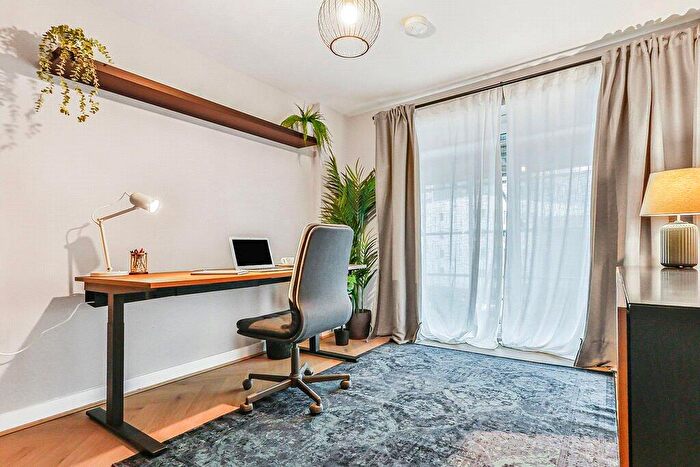 2 Bedroom Apartment To Rent In Madeira Road, Bournemouth, Dorset, BH1