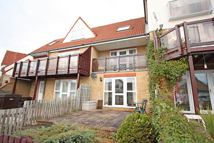 3 Bedroom Town House To Rent In Tintagel Way, Port Solent, PO6